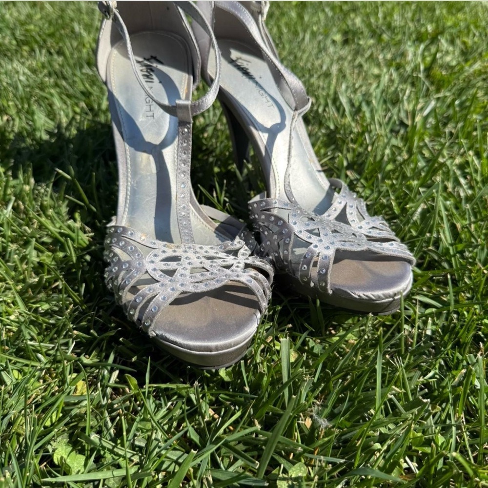 FIONI Clothing Silver Strappy Heels